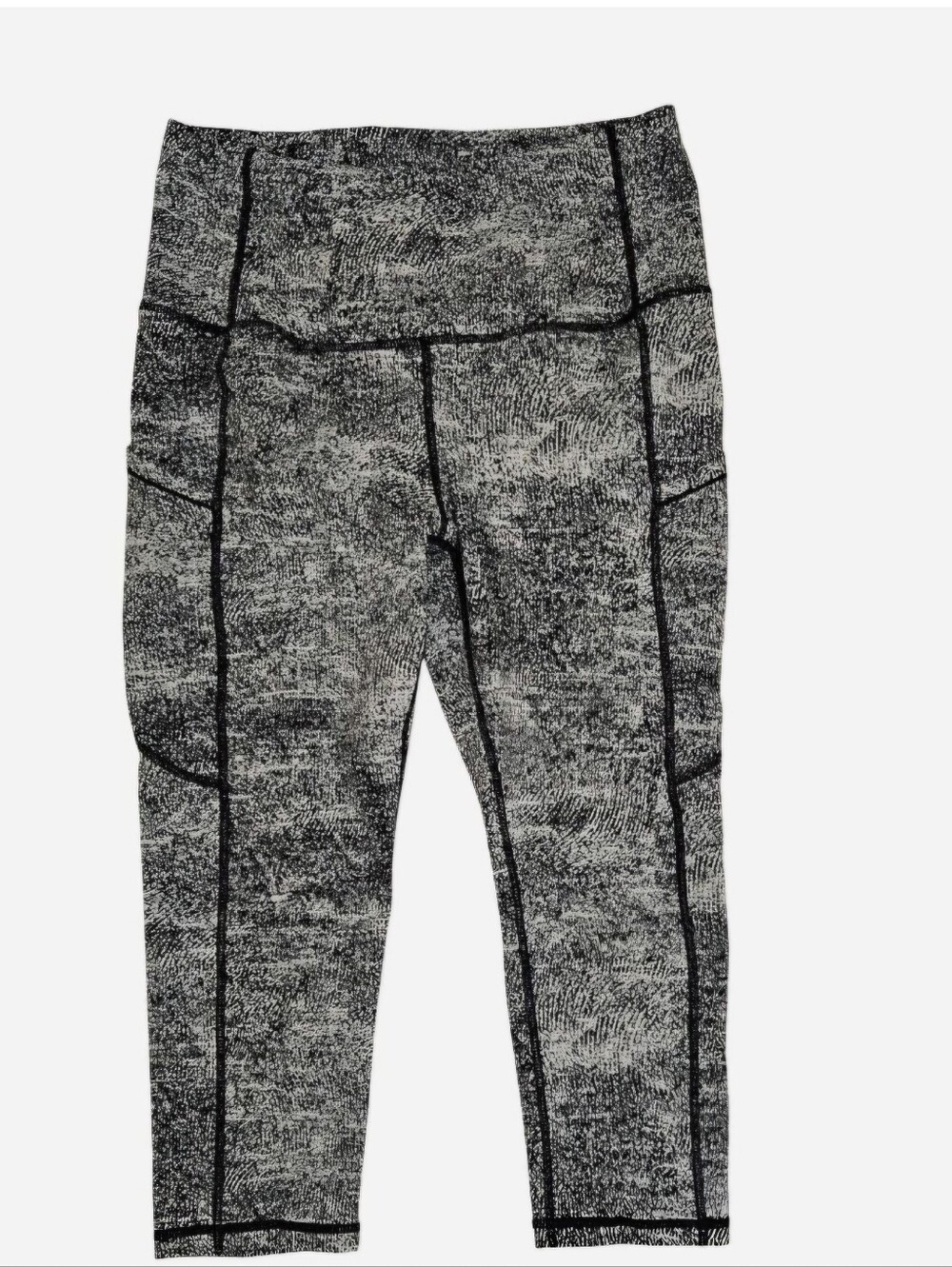 Dragon Fit High Waisted Capri Leggings with black & white pattern Size Large NEW